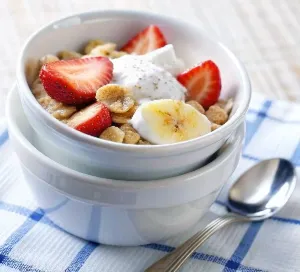Image of Cinnamon Porridge With Banana & Berries